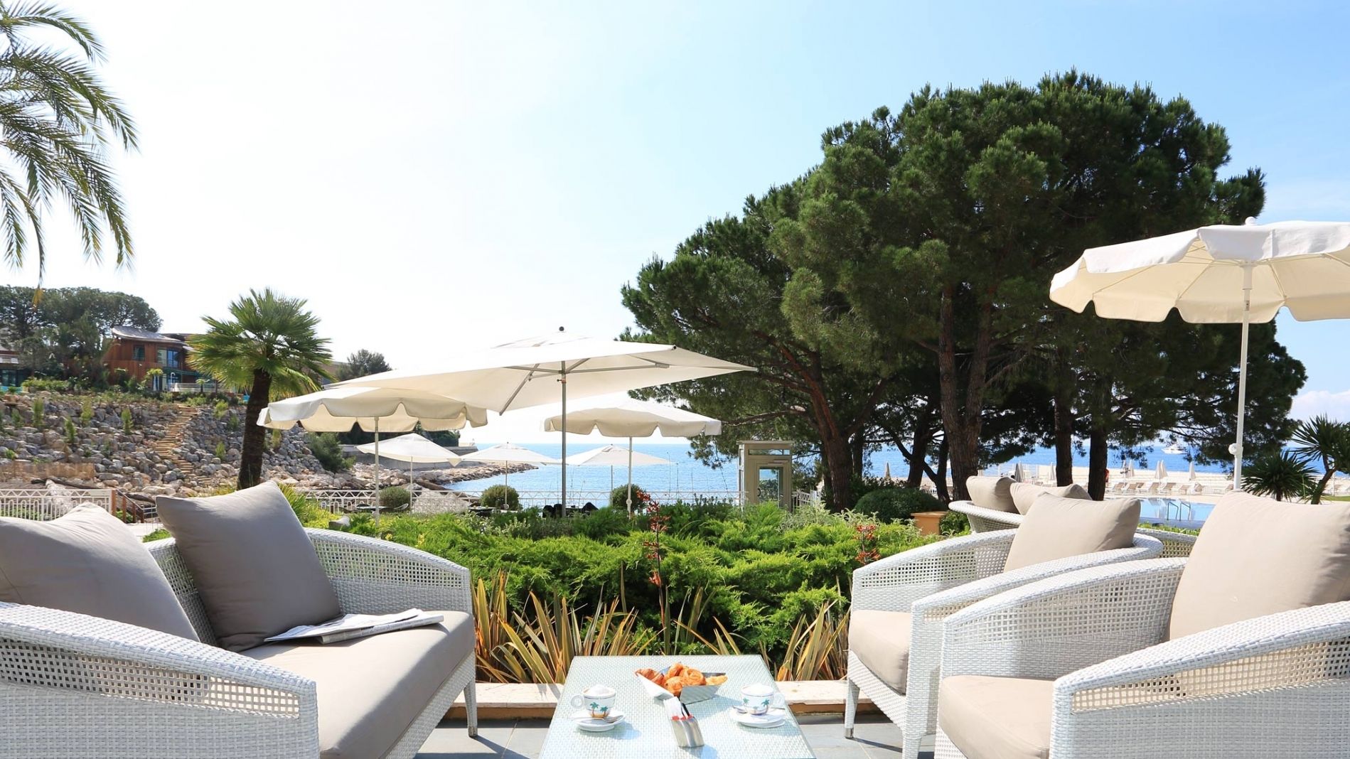 THE LONGITUDE BAR 7° 26'- Le Méridien Beach Plaza